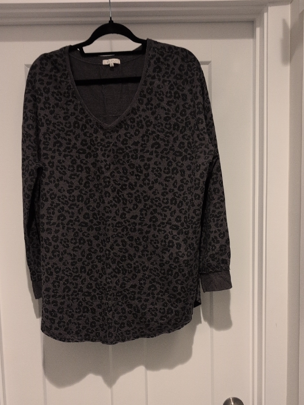 Z Supply Gray Leopard Print V-Neck Sweatshirt